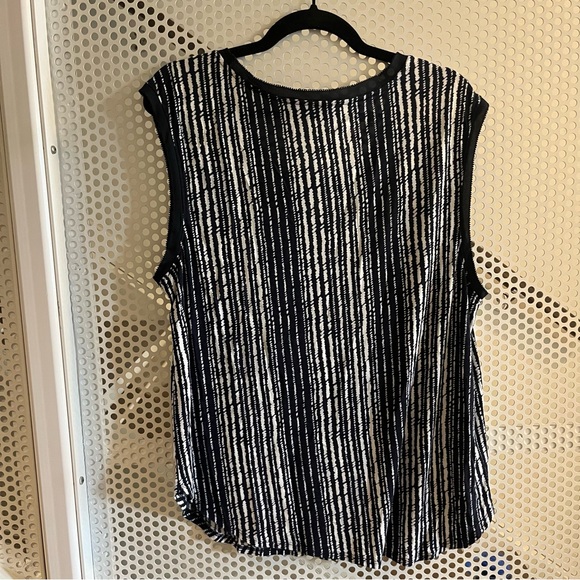 Ann Taylor Loft Sleeveless Top Size XL Black and White - Picture 2 of 7
